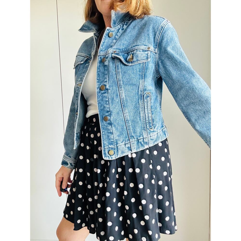 Women's Denim jacket Size Modern Medium Nautral Fiber cotton Timeless USA